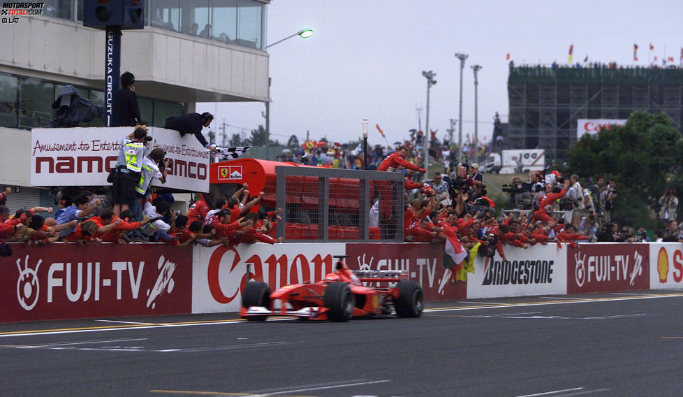 Dann entscheidet sich das Rennen einmal mehr an der Box - und damit auch die Weltmeisterschaft. Schumacher kommt drei Runden später als sein Rivale zum Service und übernimmt so die Führung. Anschließend bringt Schumacher seinen achten Saisonsieg souverän ins Ziel und sichert sich damit den Titel. Sein Dank gilt nach dem Rennen vor allem 