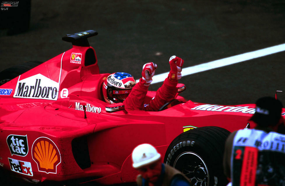 Denn beim zweiten Saisonrennen in Brasilien wiederholt sich das Szenario: Häkkinen schnappt sich erneut die Pole, sieht die Zielflagge wegen technischen Problemen allerdings auch in Interlagos nicht. Schumi siegt und liegt im WM-Duell mit dem Finnen bereits nach zwei Rennen mit 20:0 Punkten in Führung. Der Grundstein für den Titel scheint bereits gelegt zu sein.