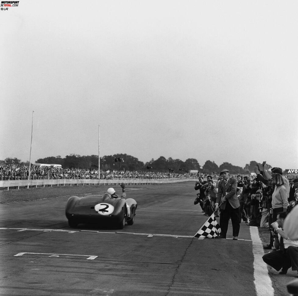 Niemand hat die Tourist Trophy so oft gewonnen wie Stirling Moss. Der Brite stemmte den Pokal siebenmal in die Höhe: je zwei Siege mit Ferrari, Jaguar und Aston Martin sowie ein Erfolg mit Mercedes.