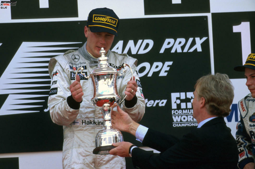 Seinen ersten Sieg holt der Finne, der 1991 in der Formel 1 kommt, erst 1997, als er das letzte Saisonrennen in Jerez gewinnt. Es ist bereits Häkkinens 96. Start in der Königsklasse. Seinen ersten Sieg verdankt der Finne auch Jacques Villeneuve, dem an diesem Tag bereits ein dritter Platz zum Titelgewinn reicht, weshalb er auf der Strecke nicht gegen den McLaren kämpft. Der Finne gewinnt anschließend noch 19 weitere Rennen und holt 1998 und 1999 den Titel.