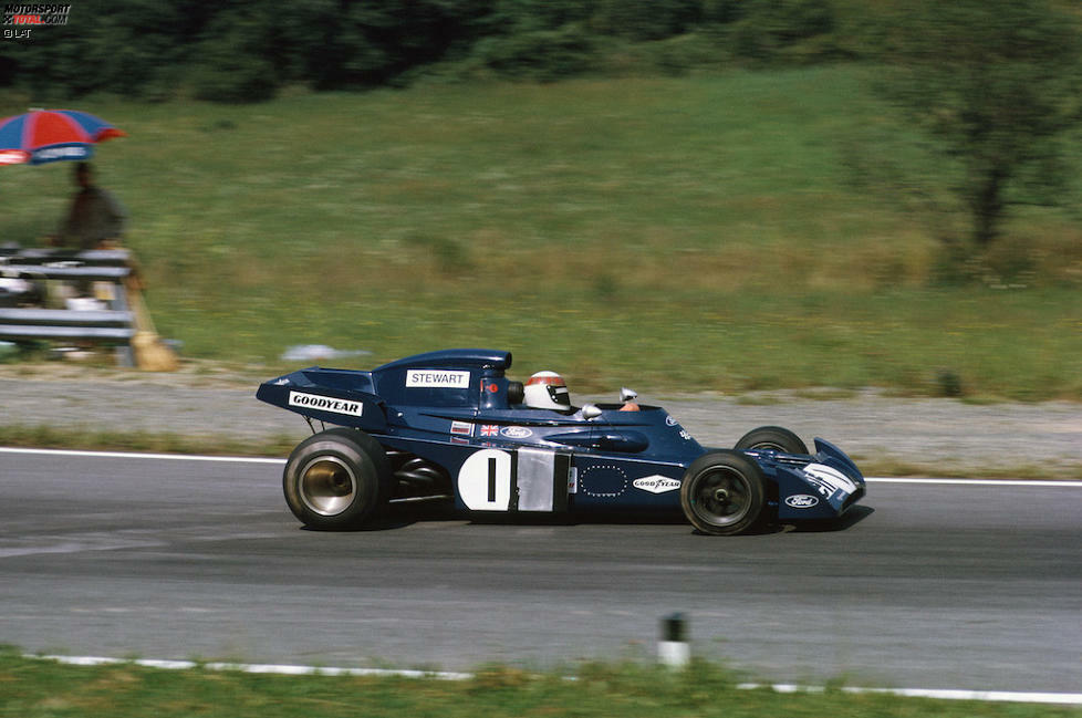 1973 markiert einen weiteren Höhepunkt in Stewarts Formel-1-Karriere - und gleichzeitig den Schlusspunkt. Auf der Strecke ist er der Konkurrenz überlegen und holt sich den dritten Titel, doch abseits der Bahn plagen ihn die Gedanken über die Sicherheit. Obwohl er den Deutschland-Grand-Prix auf der Nordschleife gewinnt, sei er sich 