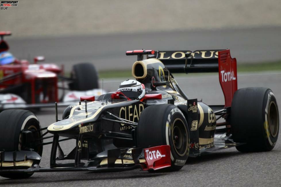 ... sind für die Pirelli-Reifen deutlich zu viel. So verliert Räikkönen mit der stark nachlassenden Medium-Mischung innerhalb von nur zwei Runden zehn Positionen. Als nach 56 Runden die Karierte Flagge fällt, ist er nur 14. Es bleibt das einzige Rennen seiner Comeback-Saison, das er außerhalb der Punkteränge beendet.