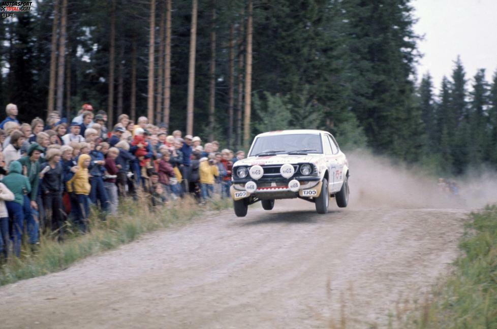 1975 feiert das von Andersson gegründete Toyota-Team-Europe seinen ersten großen Sieg: Hannu Mikkola gewinnt mit einem Corolla 1600 die 1000-Seen-Rallye in Finnland.