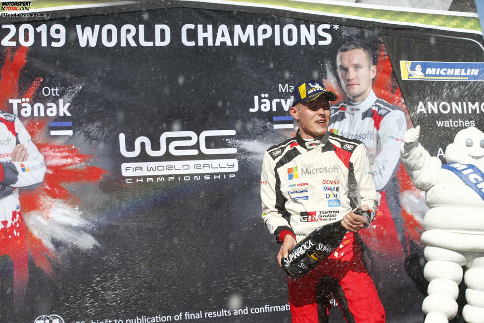 2019 muss sich Toyota im Kampf um den Herstellertitel Hyundai geschlagen geben, doch dafür stellen die Japaner mit Ott Tänak den Fahrerweltmeister. Der Este beendet damit eine Serie von 15 Jahren, in denen der WRC-Champion immer Sebastien hieß.