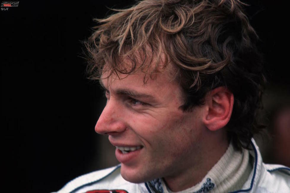Viele Pilotenkollegen hielten Stefan Bellof für den schnellsten Autorennfahrer seiner Generation. Dennoch fand der Sportwagen-Weltmeister von 1984, der im Porsche 956 auf sämtlichen prestigeträchtigen Rennstrecken siegte, nie einen verdienten Platz in den Formel-1-Annalen. 20 Starts in einem unterlegenen Tyrrell waren nicht genug, um zu zeigen, welches Können in dem mit 27 Jahren verunfallten Megatalent Bellof steckte. Doch der Hesse ist nicht der einzige Pilot der Geschichte, für den ein früher Tod eine große Karriere im Keim erstickte...