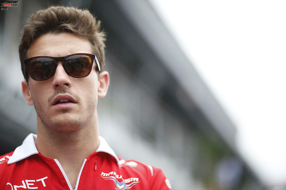 Jules Bianchi ist nach Durchlaufen der hauseigenen Academy als Ferrari-Werkspilot vorgesehen, als der im unterlegenen Marussia beeindruckend schnelle Franzose in Monaco 2014 sensationell die ersten WM-Punkte für den Hinterbänkler holt - seine furiose Fahrt bei halbnassen Bedingungen erinnert an die Geburtsstunde diverser Formel-1-Legenden und auch an Stefan Bellof. Doch nur wenige Monate später kommt es im japanischen Suzuka zur Katastrophe: Bianchi ist im Regen trotz gelber Flaggen vermutlich zu schnell unterwegs, gerät von der Strecke ab und rauscht unter einen mit Bergungsarbeiten beschäftigten Radlader. Er stirbt nach neun Monaten im Koma in seiner Heimatstadt Nizza - mit nur 25 Jahren.