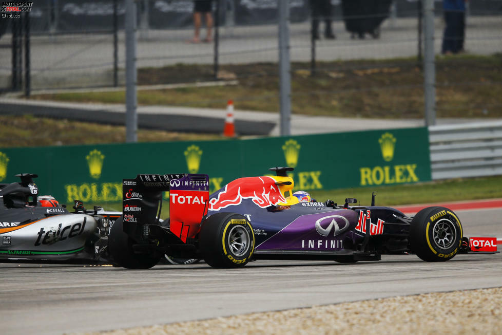 Heimlich, still und leise pokert auch Nico Hülkenberg (Force India) mit der Vettel-Strategie, aber Red Bulls überholen ist nicht so einfach, wie es beim viermaligen Weltmeister aussieht: Der frischgebackene Motorsportler des Jahres beißt sich an Ricciardo die Zähne aus und muss aufgeben. 