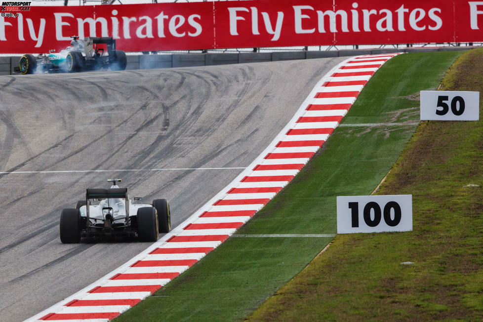 Erstmal alles souverän, Rosberg gewinnt den Restart, zieht sofort um 1,7 Sekunden davon. Doch in der 48. Runde macht Rosberg einen Fehler, wie er ihm 