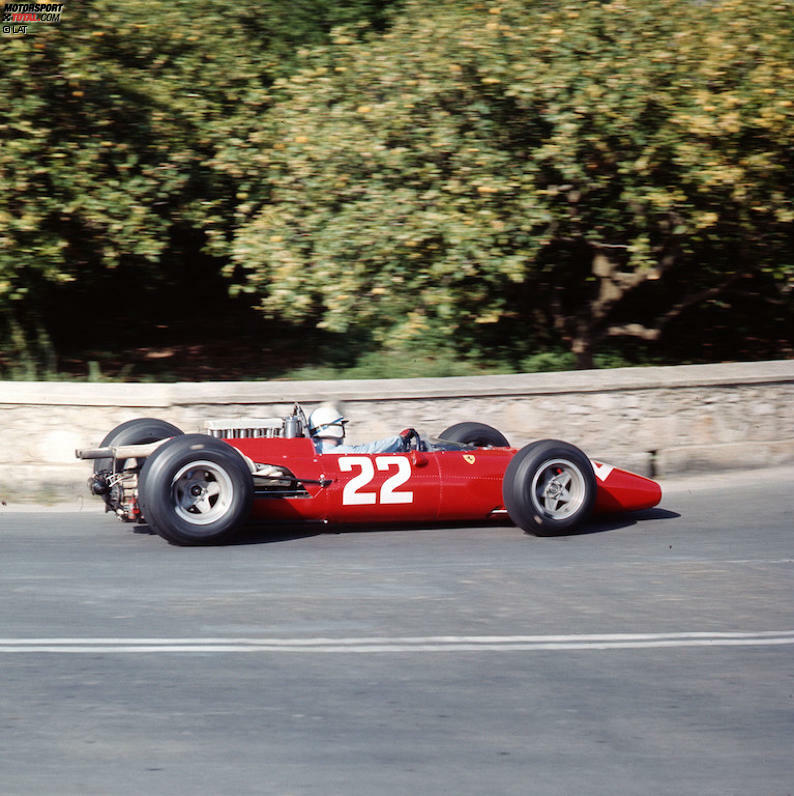 1966: Der Ferrari 312 von John Surtees, der erste zwölfzylindrige Ferrari der zweiten Ära, der ein Rennen gewinnt.
