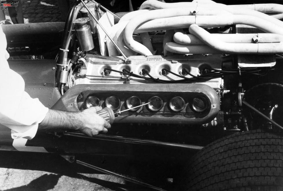 Von 1950 bis 1995 kommen in der Formel 1 Motoren mit zwölf Zylindern zum Einsatz, sowohl in V-Form als auch in Reihenbauweise. Viermal reicht es zum Gewinn der Fahrer-WM. Wir zeigen die Meilensteine des spekatkulärsten Antriebs, den die Königsklasse erlebt hat.