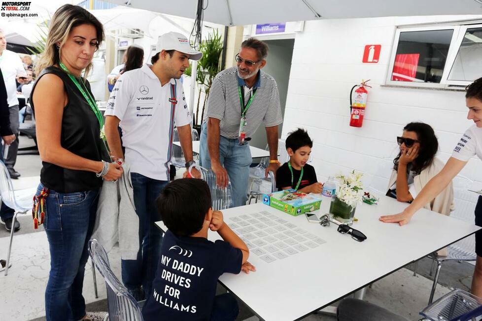 Dienstältester Vater im Feld der Formel-1-Fahrer ist Felipe Massa. Seit 2009 ist Felipe junior der ganze Stolz von Massa und seiner Ehefrau Raffaela. Und offenbar ist der Filius auf seinen Papa genau so stolz.