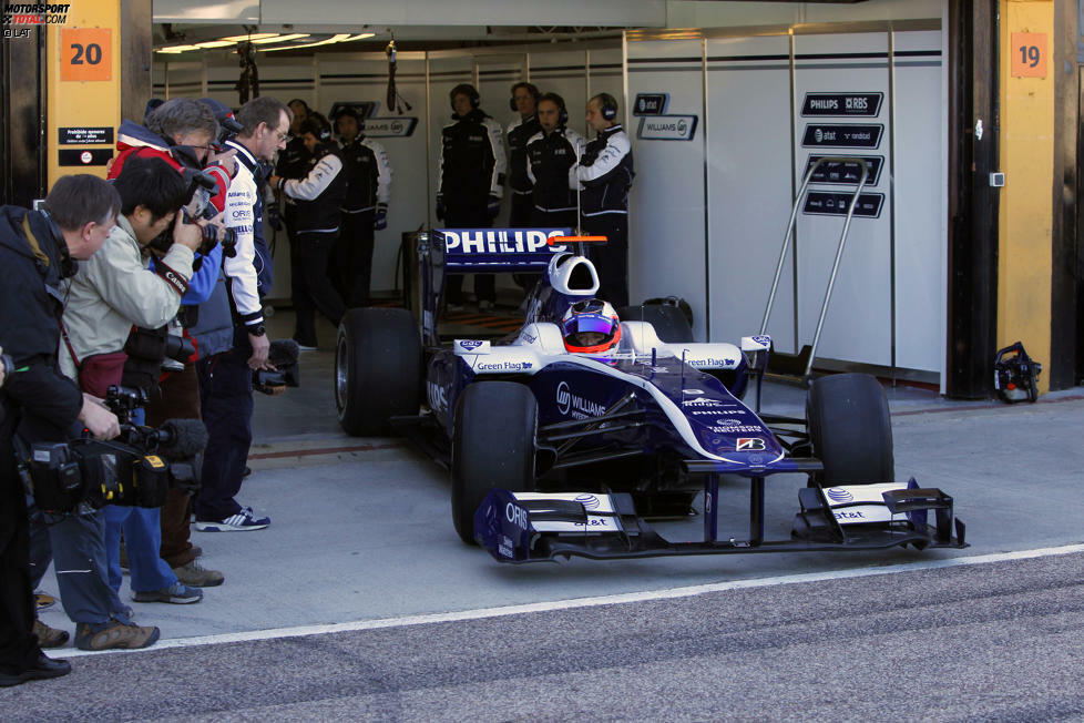 2010: Rubens Barrichello und Nico Hülkenberg beginnen in Valencia mit der Testarbeit für die neue Saison. Damit erreicht das Team Gesamtrang sechs.