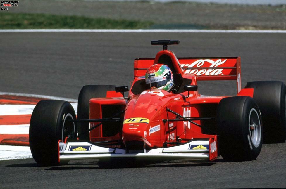 Die professionelle Rennfahrerkarriere von Justin Wilson (geboren am 31. Juli 1978 in Sheffield in Großbritannien) beginnt in der Formel Vauxhall und der Formel Palmer Audi. 1999 steigt er in die Formel 3000 auf. In der Saison 2001 (Foto) gewinnt er dort für das Nordic-Team drei Rennen und den Titel.