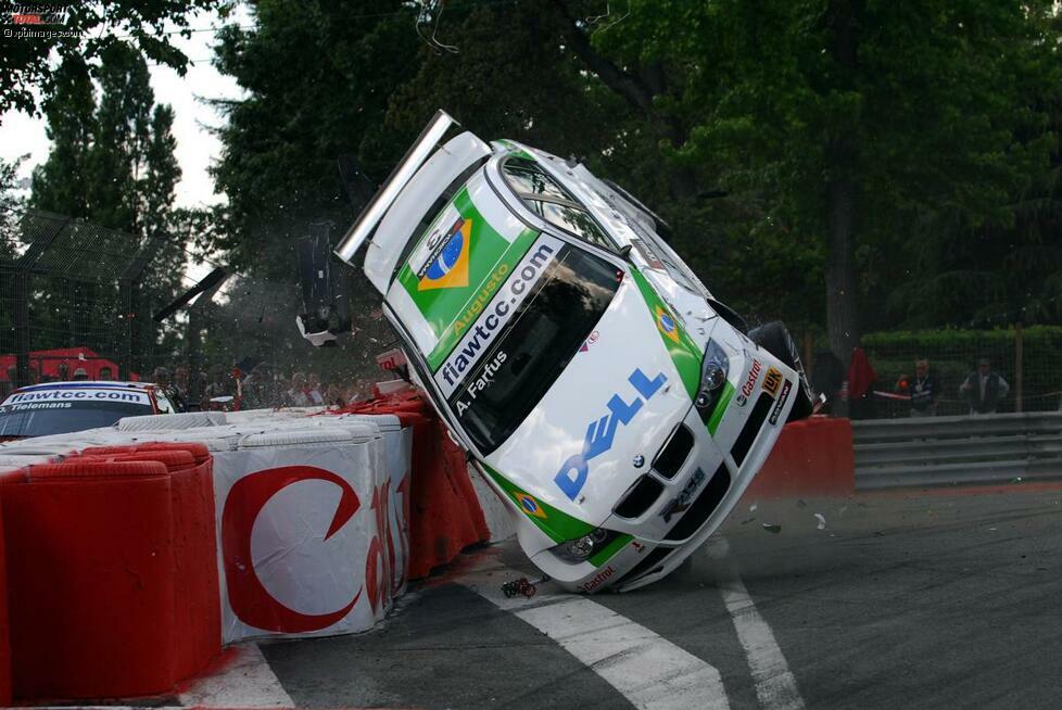 #5: Augusto Farfus (Brasilien) in Pau 2007. Im Training hebt Farfus bei der Fahrt über einen Randstein ab, knallt in die Barrieren und überschlägt sich. Das Auto kommt auf dem Dach liegend zur Ruhe. Farfus ist okay, sein Fahrzeug wird repariert. Und am Sonntag gewinnt er sogar eines der beiden Rennen!