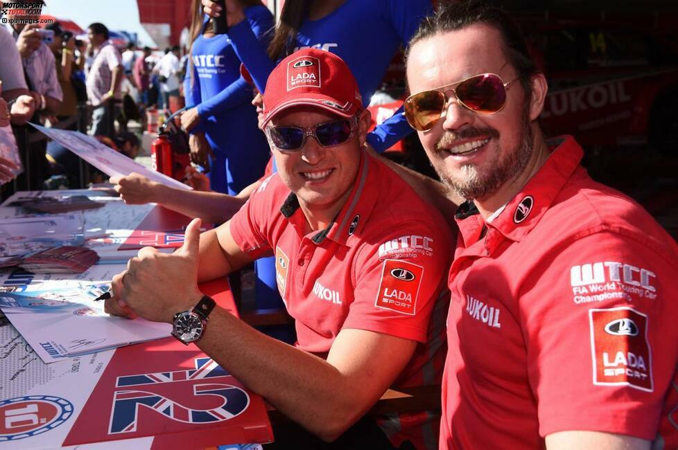 29. August 2014: Lada stellt den Vesta als neues WTCC-Modell vor - und bestätigt zugleich, dass die beiden britischen Rennfahrer Rob Huff (links) und James Thompson (rechts) auch 2015 im Cockpit sitzen.