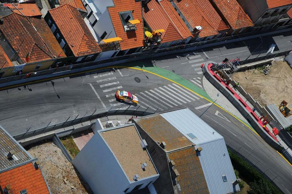 Wie in Macao, so erreichten die Fahrzeuge auch in Porto hohe Geschwindigkeiten. Doch das reichte nicht auf Dauer: Die WTCC fuhr 2013 zum letzten Mal auf dem Stadtkurs.