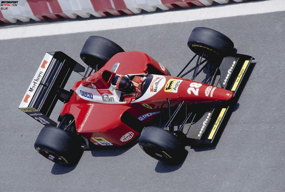 Erst 1993 zeigt Ferrari mit dem F93A wieder einen weißen Streifen auf der Motorabdeckung. Mit Gerhard Berger, Jean Todt und John Barnard soll eine neue Ära eingeleitet werden. Erfolge bleiben aus und der weiße Streifen verschwindet 1994 wieder.