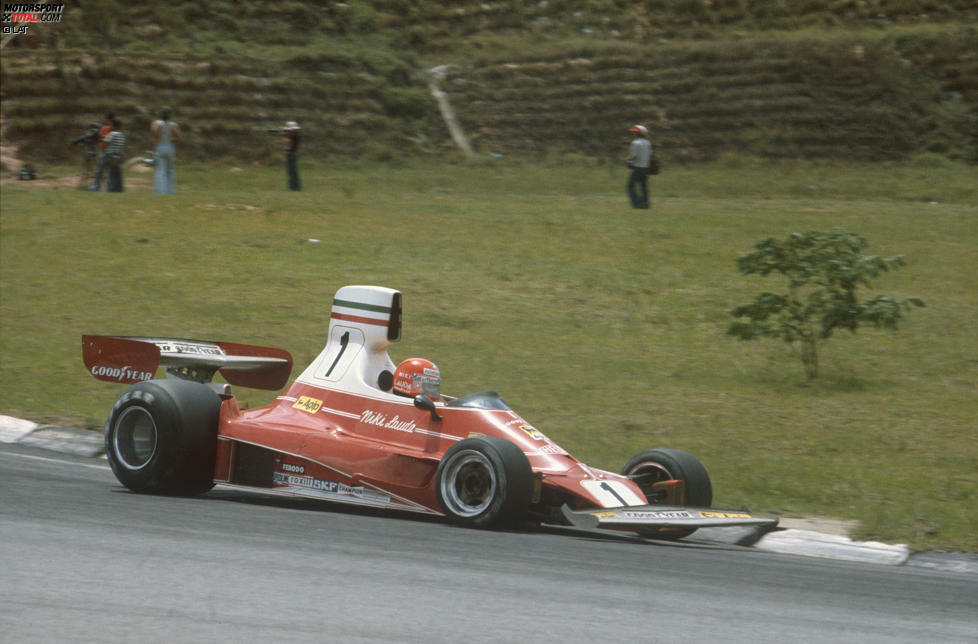 1976 setzen sich die Erfolge mit dem 312T2 fort. Niki Lauda führt die WM bis zu seinem Feuerunfall auf dem Nürburgring souverän an. Nach dem sensationellen Comeback verliert er den WM-Titel knapp gegen James Hunt (McLaren).