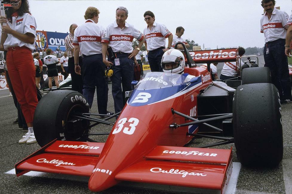 Monza 1985: Nach vielen Verzögerungen steht der Lola-Haas mit Hart-Motor in der Startaufstellung, weil der Ford-Turbo noch nicht fertig ist. Nach sechs Runden verraucht das Debüt mit einem Motorplatzer.
