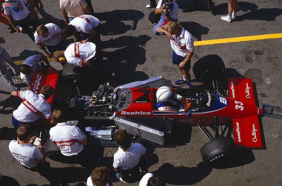 Jones sieht bei drei Rennstarts keine Zielflagge. Der neue Lola THL2 wurde für den Ford-Turbo entwickelt, doch der Motor verzögert sich und Haas musst die Saison 1986 mit dem alten Modell und Hart-Triebwerk starten.