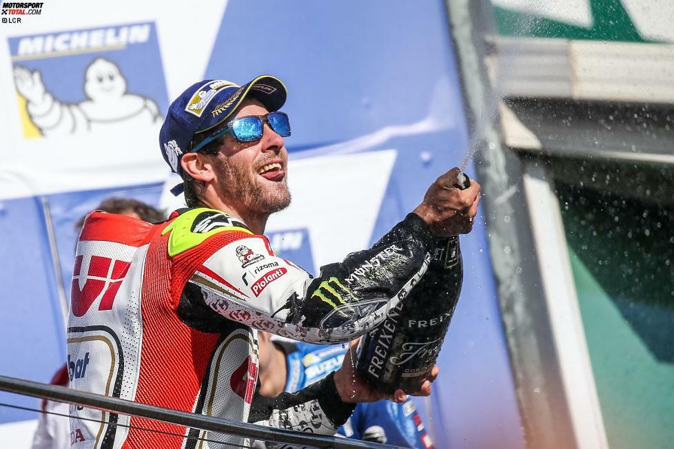 Die nächste große Sternstunde schlägt in Australien. Crutchlow steht auf Startplatz zwei. Als im Rennen Marc Marquez stürzt übernimmt der Brite die Führung und hält Valentino Rossi auf Distanz. Crutchlow feiert seinen zweiten Sieg, diesmal auf trockener Strecke.