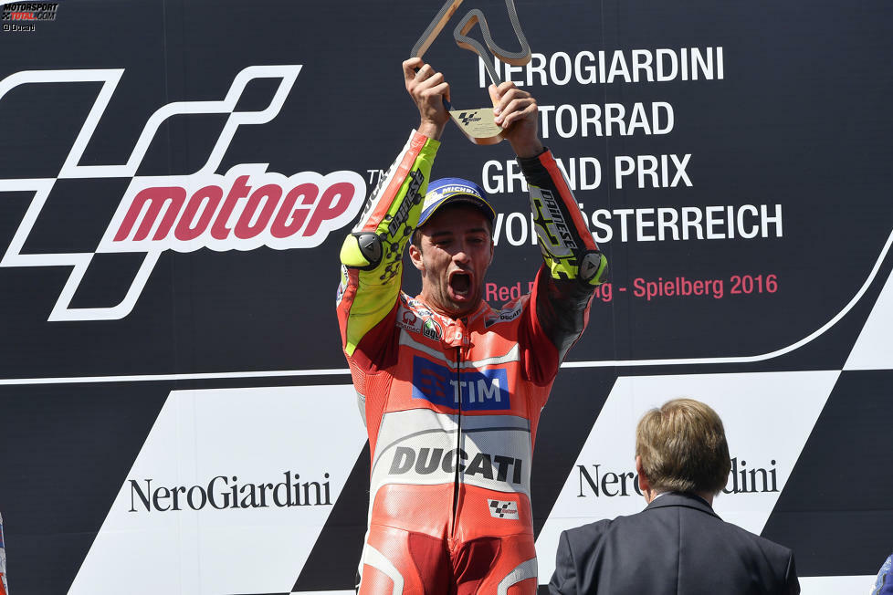 Dank besserer Reifenwahl setzt sich Iannone durch und gewinnt sein erstes MotoGP-Rennen. Für Ducati endet eine lange sieglose Durststrecke, die seit 2010 andauerte.