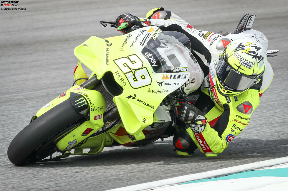Auf der Ducati GP23 des VR46-Teams ist Iannone überrascht, wie stark sich die Technik der MotoGP-Bikes in der Zeit seiner Abwesenheit weiterentwickelt hat. Im 22-köpfigen Feld schafft er es bei seimem Comeback auf P17 im Qualifying, P19 im Sprint und P17 im Grand Prix.