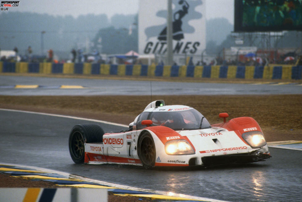 1992 kehrt Toyota nach einem Jahr Pause mit dem TS010 zurück - und ist erstmals ein Siegkandidat. Von den Startplätzen drei, vier und fünf gehen die Autos ins Rennen, doch Geoff Lees muss nach einem Unfall aufgeben.