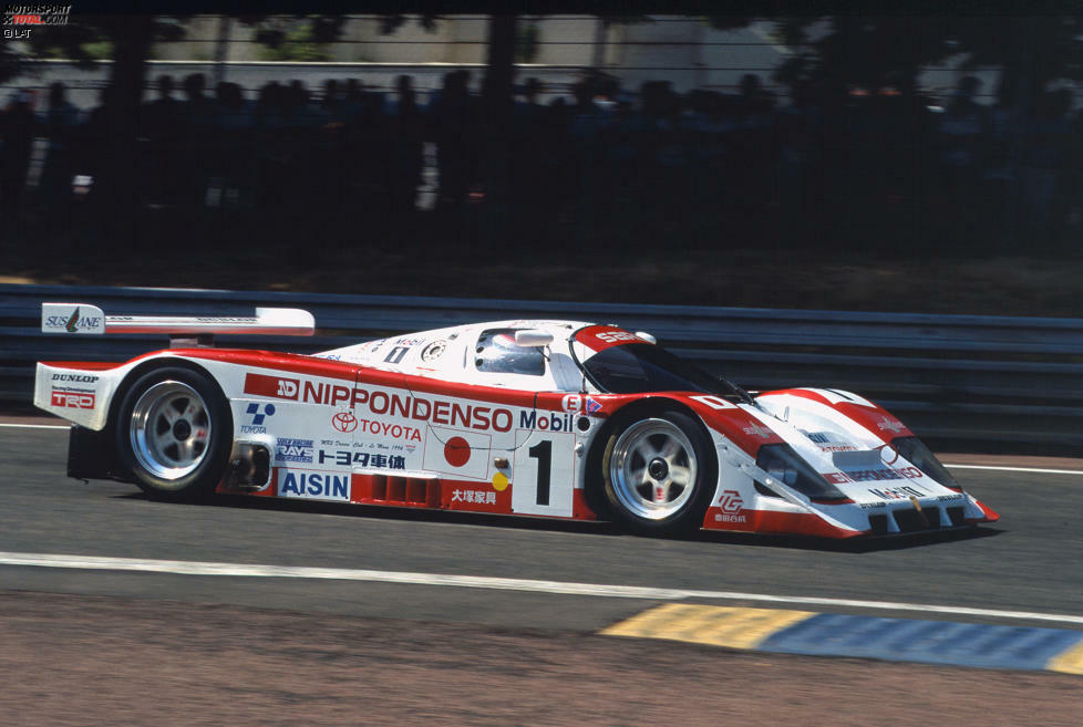 1994 schlägt dann das Schicksal erstmals unbarmherzig bei Toyota zu. Eddie Irvine, Mauro Martini und Jeff Krosnoff führen das Rennen in ihrem 94C-V bis 90 Minuten vor dem Ende an, ehe das Getriebe streikt. Irvine schleppt das Auto auf Rang zwei ins Ziel, den sicher geglaubten Sieg muss Toyota aber Porsche überlassen.
