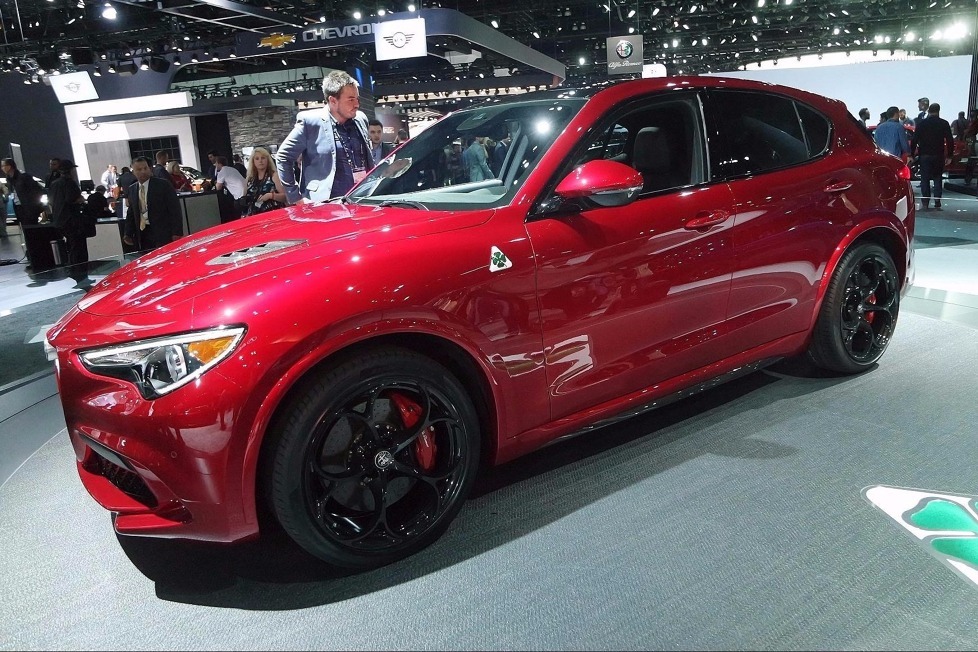 Vorstellung, Motoren und Abmessungen des Alfa Romeo Stelvio, Alfas erstem Sport Utility Vehicle - Premiere in L.A.