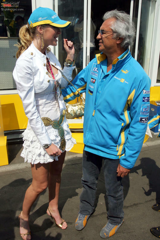 2006 traf Briatore auf dem Nürburgring die amtierende Miss Germany. Mit der attraktiven Blondine blieb es jedoch nur beim Smalltalk. Und auch sonst kann der Italiener ganz brav und platonisch bleiben...