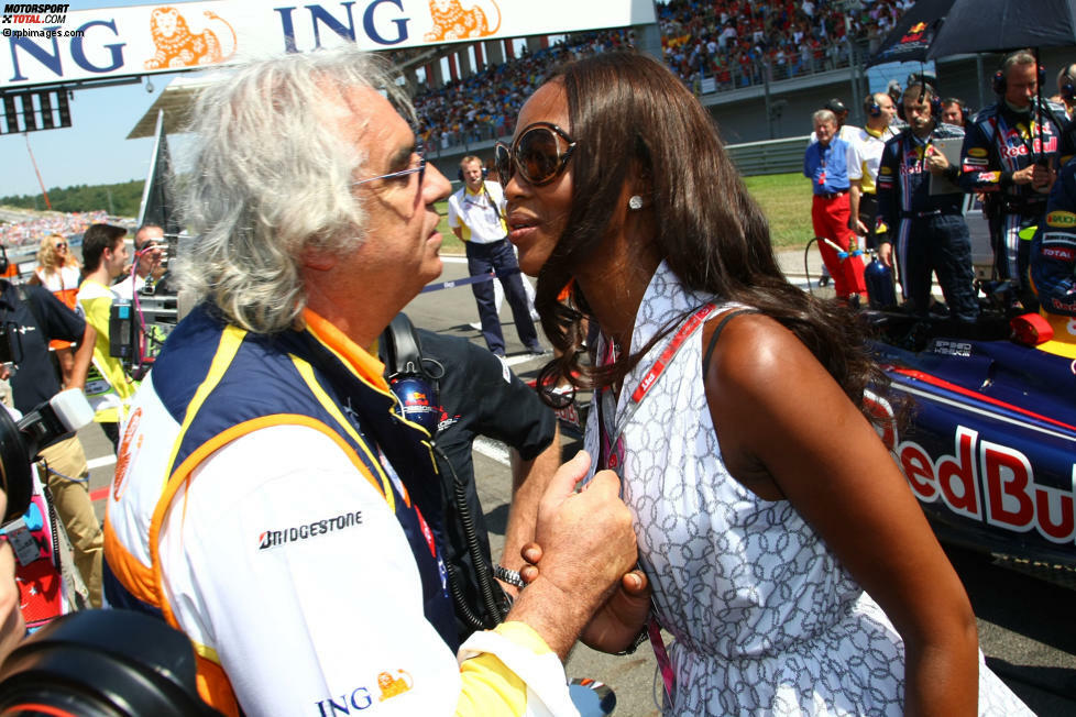 Mit Supermodel Naomi Campbell führte Briatore eine turbulente On-Off-Beziehung. Die Liebe ging so weit, dass sie sich sogar seinen Namen auf den Oberarm tätowieren ließ. Dennoch zerbrach die Liaison. Bis heute sind beide allerdings freundschaftlich verbunden. Ganz anders als...