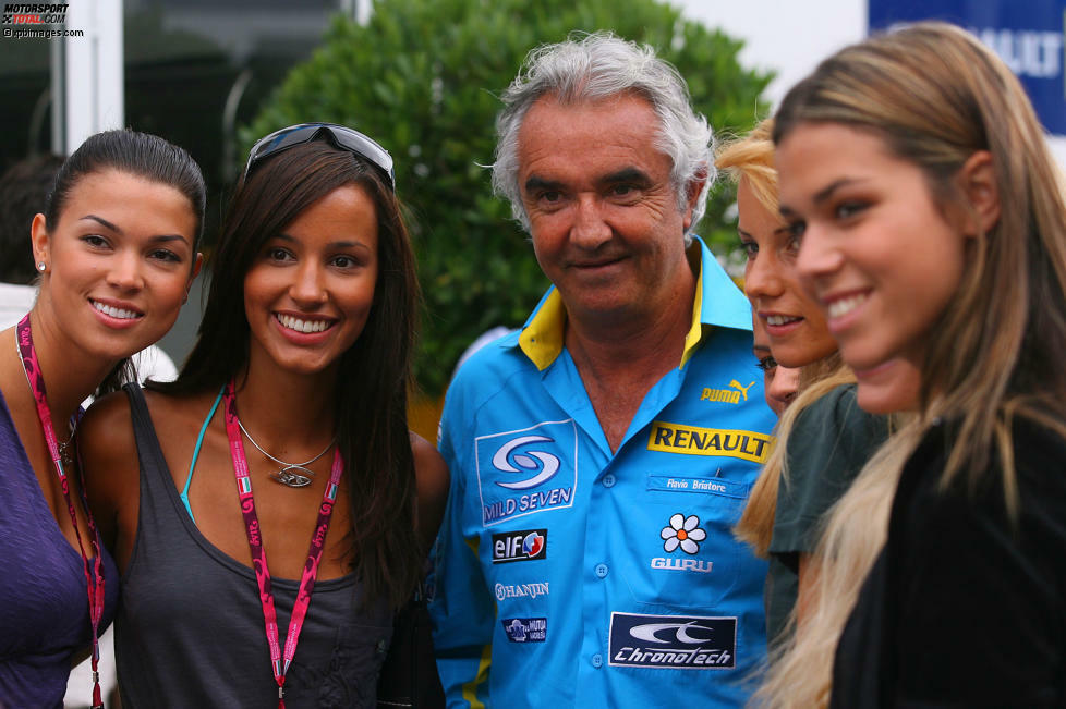 Er war DER Playboy der Formel 1: Flavio Briatore umgab sich gern und oft mit schönen und vor allem jungen Frauen. Und diese ließen sich wiederum gern mit ihm sehen. Nicht immer blieb es bei einem harmlosen Erinnerungsfoto an der Rennstrecke...