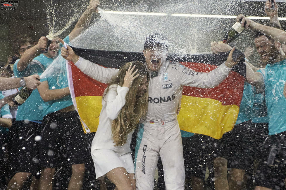 Beim Saisonfinale der Formel-1-Saison 2016 in Abu Dhabi krönte sich Nico Rosberg am 27. November erstmals zum Weltmeister in der Königsklasse.