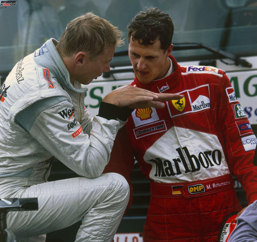 ...nach 17 Grands Prix wird der Deutsche mit 19 Punkten Vorsprung vor dem Finnen Mika Häkkinen das erste Mal im Ferrari Weltmeister.
