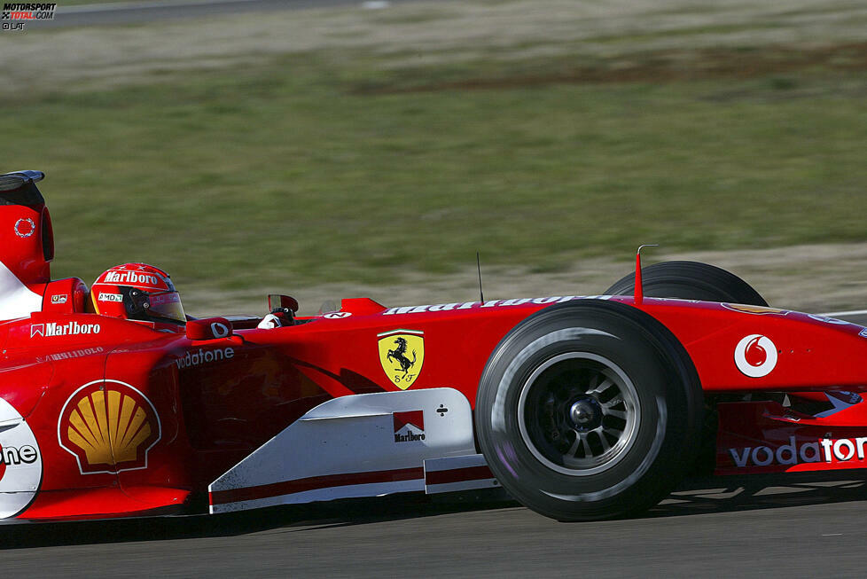 2004: Ein Rekordjahr von Michael Schumacher. In seinem Ferrari gewinnt der siebenfache Weltmeister die ersten fünf Saisonläufe, bis die Siegesserie in Monaco durch seinen Ausfall reißt...