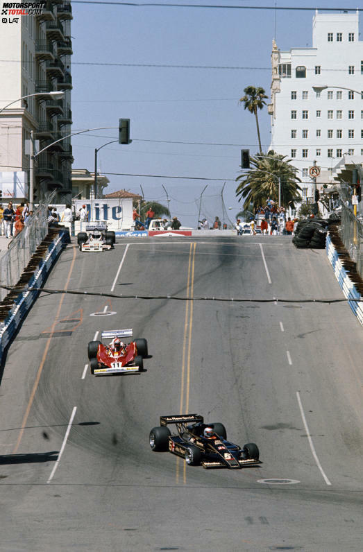 Galt Detroit als Austragungsort des USA-Grand-Prix-Ost, war Long Beach von 1976 bis 1983 Ort des Großen Preises USA-West. Unter der kalifornischen Sonne gab es acht verschiedene Sieger, darunter Clay Regazzoni, Gilles Villeneuve und Niki Lauda. 1977 siegte Andretti im Lotus vor Ferrari-Pilot Lauda.