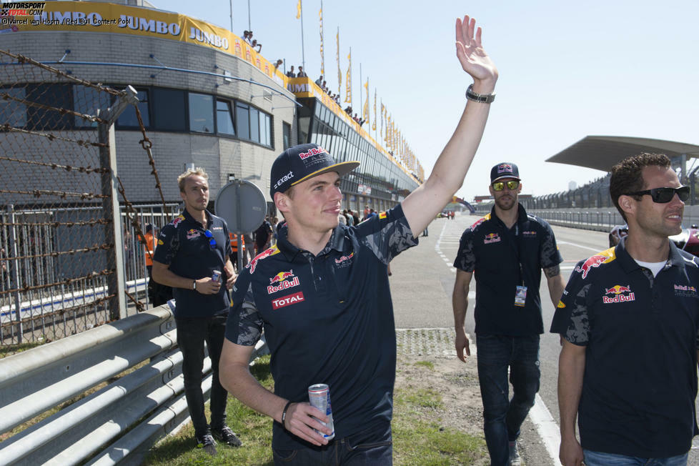 Lokalheld Max Verstappen kehrt als Grand-Prix-Sieger in seine Heimat zurück. Der Red-Bull-Pilot bekommt die Möglichkeit, im RB8-Showcar auf der Strecke von Zandvoort vor heimischem Publikum zu fahren.