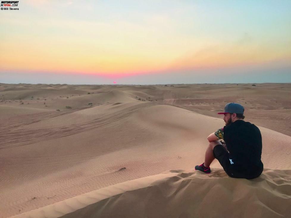 Ebenfalls in die Wüste geschickt: Manor-Marussia-Pilot Will Stevens. Vom heißen Sand ging es für den Briten aber noch in den Skiurlaub in die USA. Und ganz so einsam ist der Rennfahrer auch nicht geblieben. Silvester verbrachte er mit Freunden -  und der Social-Media-Kamera.