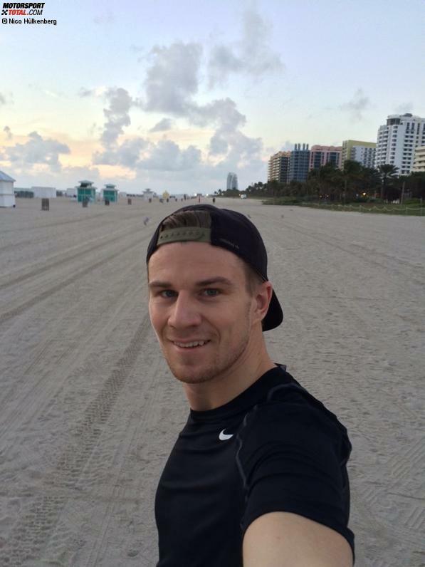 Nico Hülkenberg zog es offensichtlich auch in wärmere Gefilde - er grüßte aus Miami. Dort soll sich zeitweise auch Hamilton aufgehalten haben. Von gemeinsamen Ferien war aber nicht die Rede.