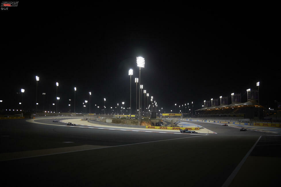 Zum dritten Mal wird der Bahrain-Grand-Prix als Nachtrennen ausgetragen. Neben Singapur und Abu Dhabi ist es eines von drei Rennen, die unter Flutlicht gefahren werden.