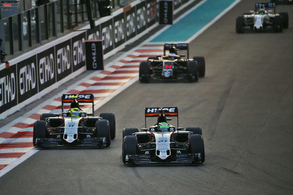 Hülkenberg lässt sich in der ersten Runde von Teamkollege Sergio Perez überrumpeln, kontert aber in der zweiten. Force India ist in Abu Dhabi ebenso wie in der WM sicher vierte Kraft.