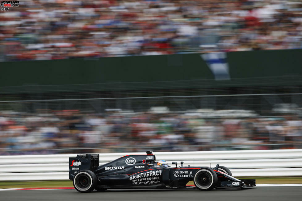 Licht am Ende des Tunnels? In Großbritannien holt Alonso als Zehnter mit McLaren erstmals wieder WM-Punkte, in Ungarn wird er in einem Chaosrennen sogar Fünfter. Und in Singapur zeigt er nach eigener Aussage seine 