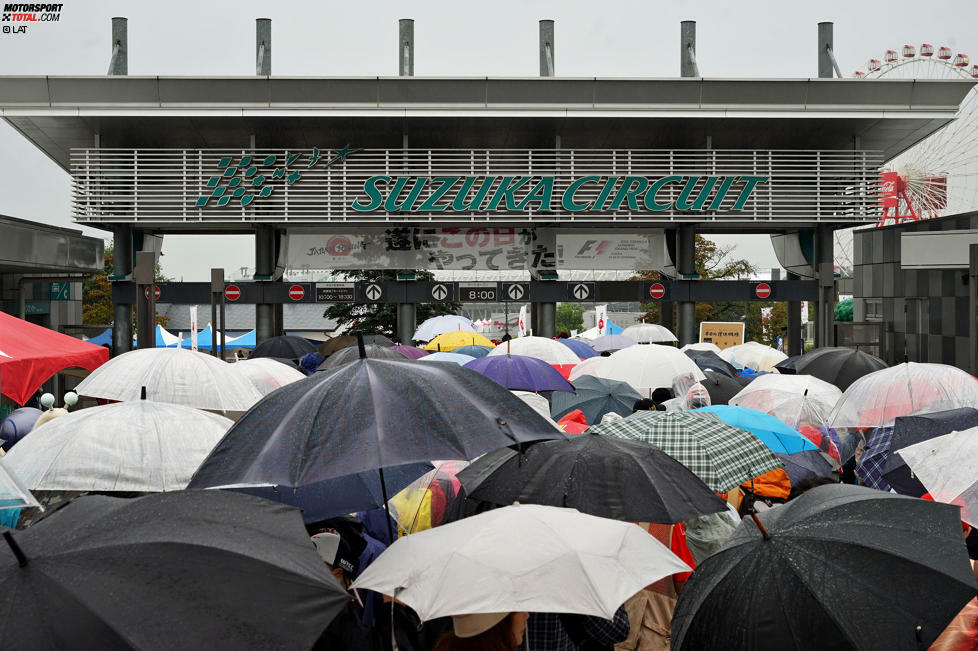 Die komplett in Regenschirme vernarrten Japaner - beim ersten Tropfen spannt jeder sofort seinen auf! - sind auch dafür bekannt, Wind und Wetter zu trotzen. Ob sintflutartiger Regen oder...
