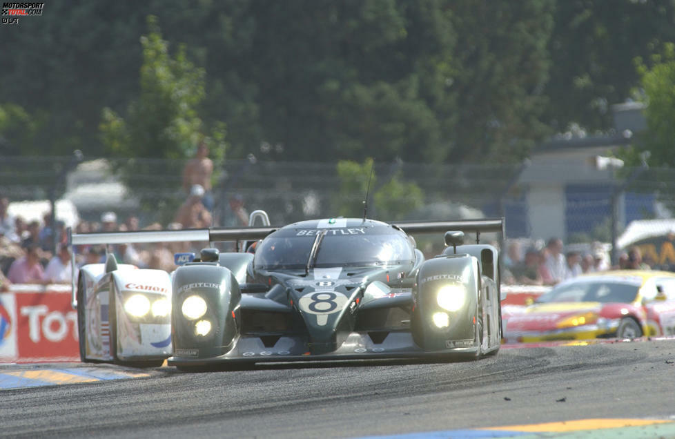 2003 überlässt Audi der Konzernschwester Bentley das Feld - kein Werkseinsatz für ein Jahr. Die Briten siegen, die Deutschen kommen mit ihren R8 in Kundenhand (Goh und Champion) auf die Ränge drei und vier.