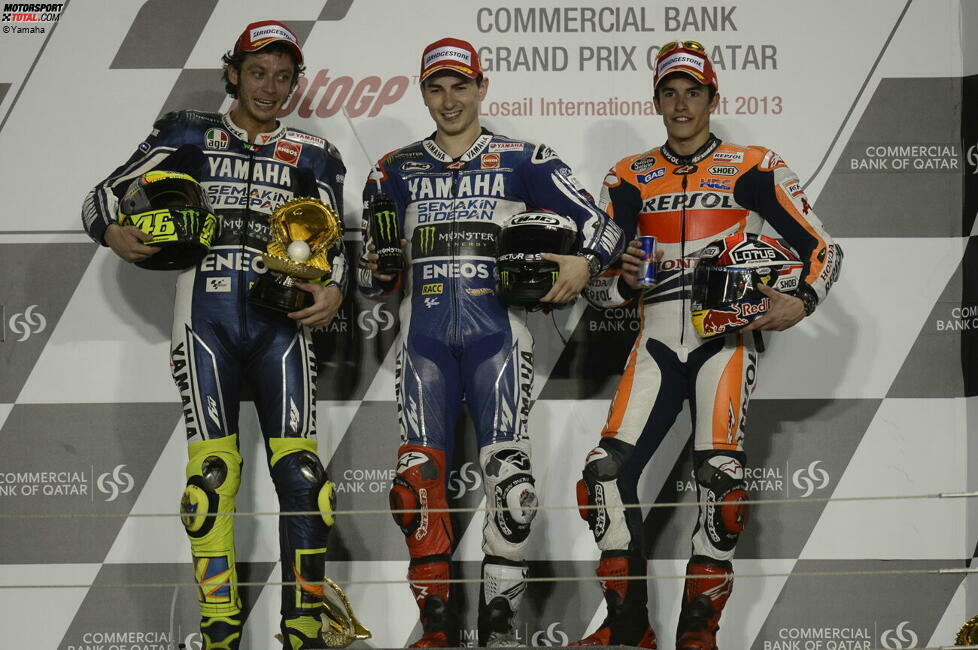 2013: Jorge Lorenzo in Katar - Im folgenden Jahr wiederholt Lorenzo seinen Erfolg in Katar, und Yamaha-Rückkehrer Valentino Rossi macht den Doppelerfolg perfekt. Heimlicher Star ist allerdings ein gewisser Marc Marquez, der in seinem ersten MotoGP-Rennen Rang drei belegt. Am Ende seines Rookiejahres wird der Spanier Weltmeister.