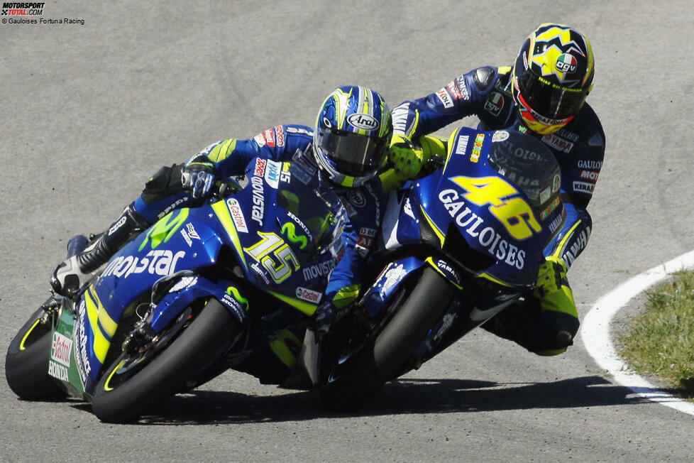 2005: Valentino Rossi in Spanien - Die Serie des Italieners setzt sich auch im folgenden Jahr fort. Dieses Mal findet der Auftakt in Jerez statt, und wieder setzt sich Rossi durch. In der letzten Runde kommt es zur Berührung mit Sete Gibernau, bei der der 