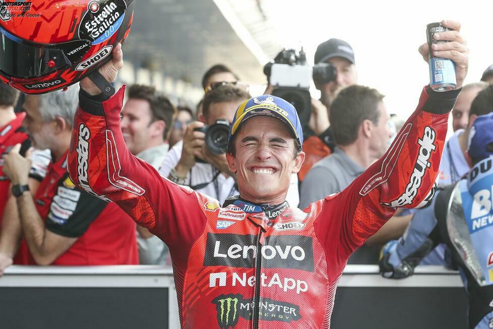 2025: Marc Marquez in Thailand - Zum ersten Mal seit 2014 gewinnt der Spanier den Saisonauftakt, und das im ersten Grand-Prix-Rennen als Ducati-Werksfahrer. Er dominiert die Hitzeschlacht in Buriram mit taktischem Geschick und setzt sich klar gegen Alex Marquez und Francesco Bagnaia durch.