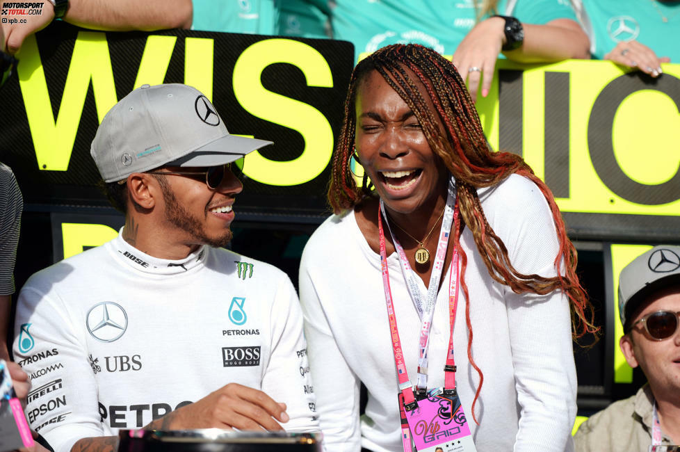 Für Bernie Ecclestone ist Hamilton übrigens der beste Weltmeister, den die Formel 1 je hatte. Auch, weil er mit seinem schillernden Lifestyle A-Promis in den Paddock lockt. Zum Beispiel Tennis-Legende Venus Williams, ...