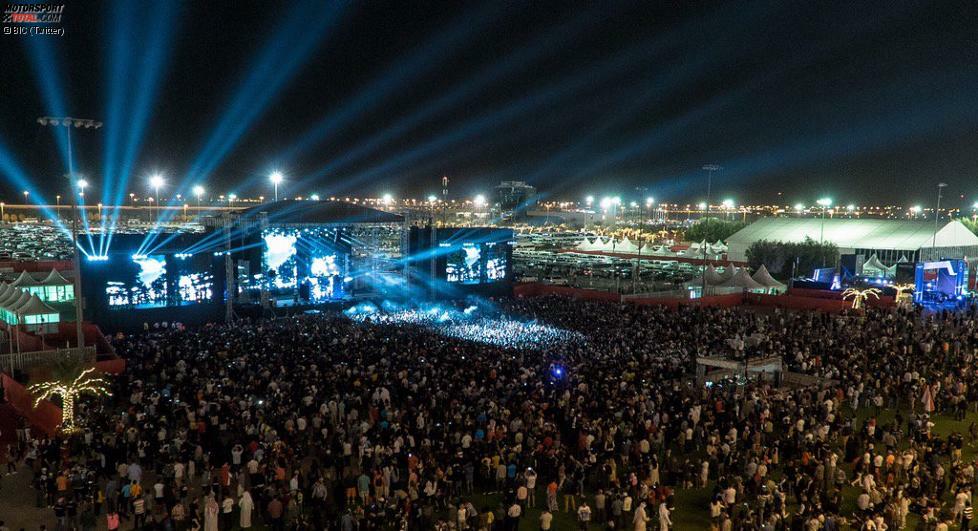92.000 Zuschauer kommen nach Angaben des Veranstalters an den vier Tagen an den Bahrain International Circuit, davon nur 32.500 am Renntag. Formel 1 ist in Manama ein Event. Zum Beispiel beim Live-Auftritt von Star-DJ Avicii (